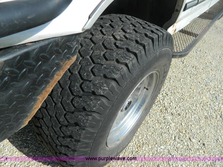 image for item K8152 1995 Ford F350 Crew Cab pickup truck