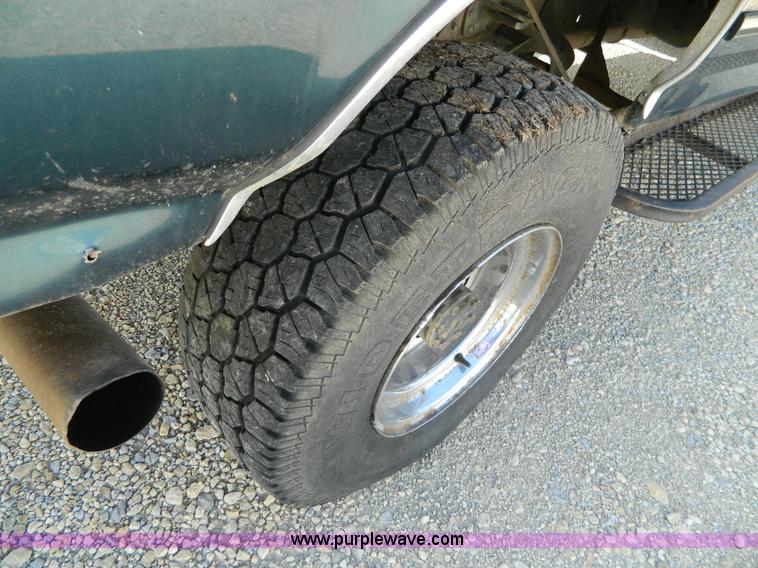 image for item K8152 1995 Ford F350 Crew Cab pickup truck