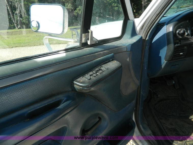 image for item K8152 1995 Ford F350 Crew Cab pickup truck