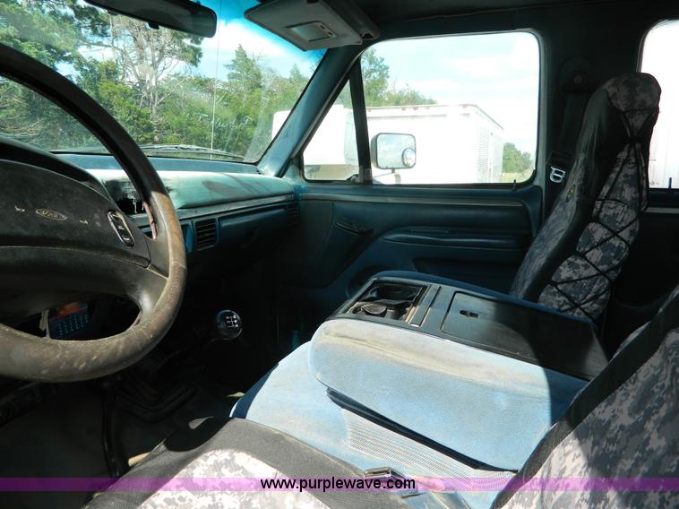 image for item K8152 1995 Ford F350 Crew Cab pickup truck