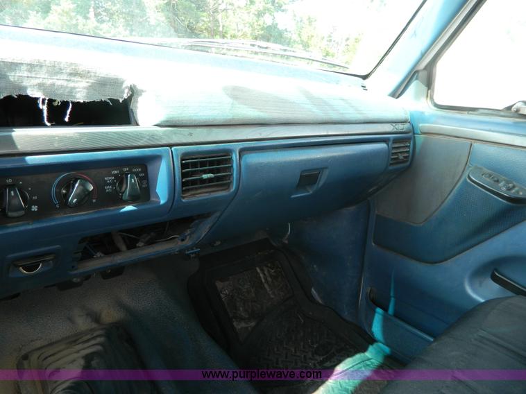 image for item K8152 1995 Ford F350 Crew Cab pickup truck