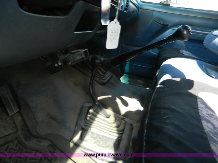 image for item K8152 1995 Ford F350 Crew Cab pickup truck