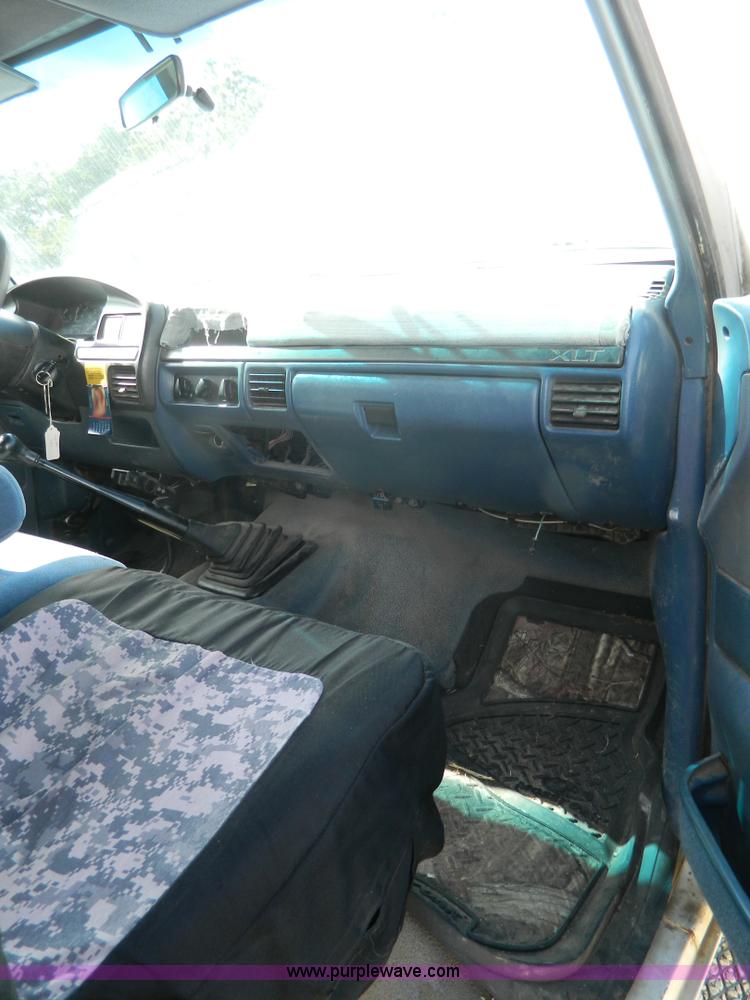 image for item K8152 1995 Ford F350 Crew Cab pickup truck