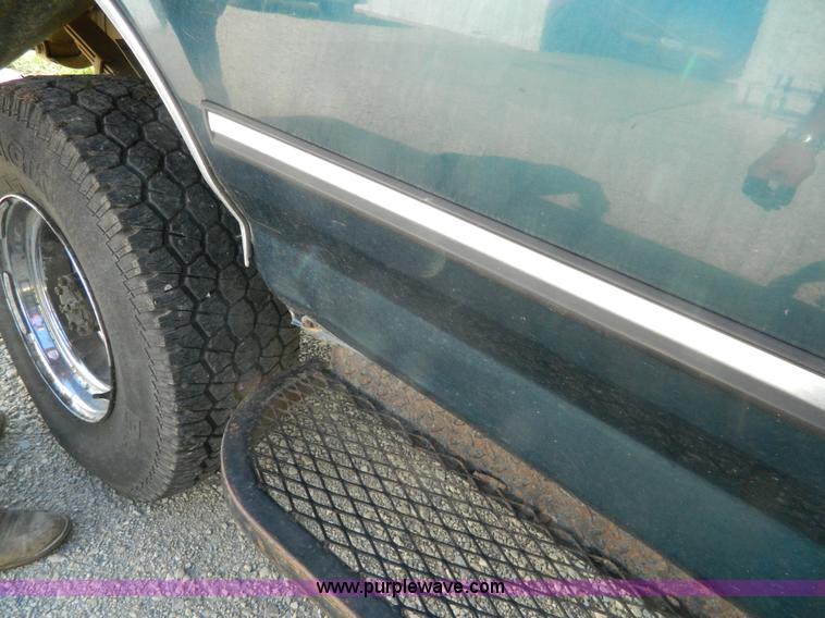 image for item K8152 1995 Ford F350 Crew Cab pickup truck