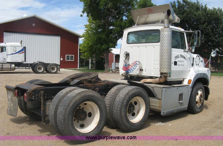 image for item K8717 1997 Ford LTA9000 AeroMax 106 semi truck