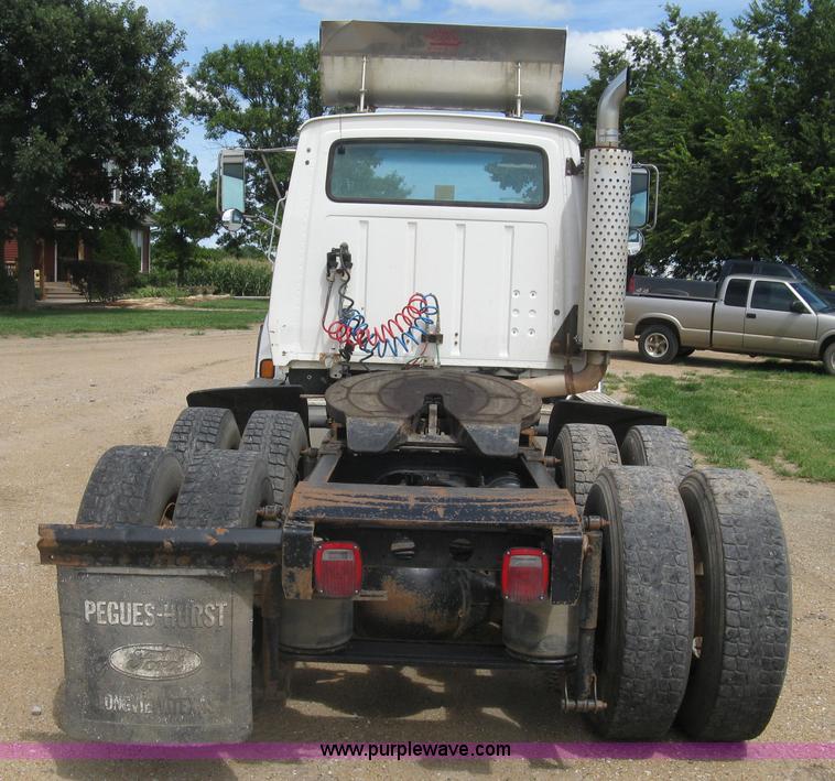 image for item K8717 1997 Ford LTA9000 AeroMax 106 semi truck