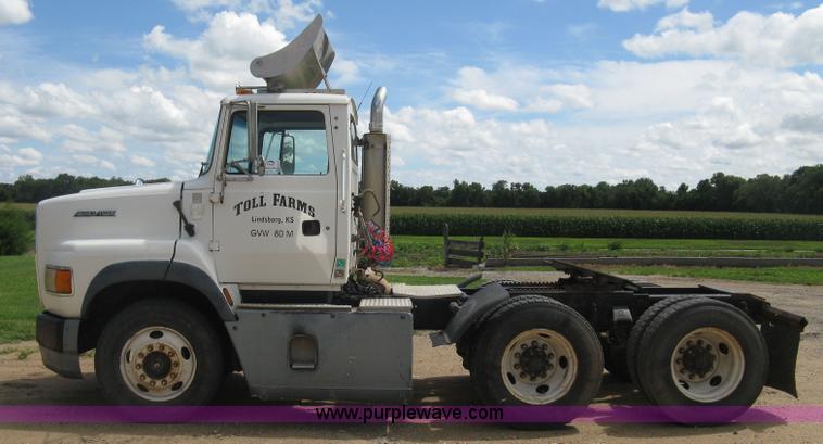 image for item K8717 1997 Ford LTA9000 AeroMax 106 semi truck