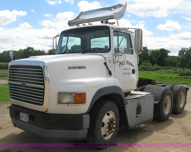 image for item K8717 1997 Ford LTA9000 AeroMax 106 semi truck