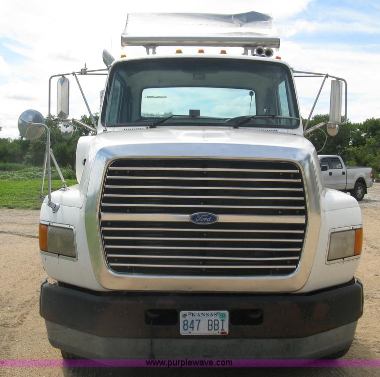 image for item K8717 1997 Ford LTA9000 AeroMax 106 semi truck