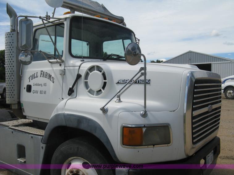 image for item K8717 1997 Ford LTA9000 AeroMax 106 semi truck
