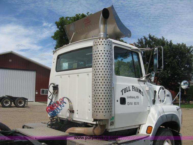 image for item K8717 1997 Ford LTA9000 AeroMax 106 semi truck