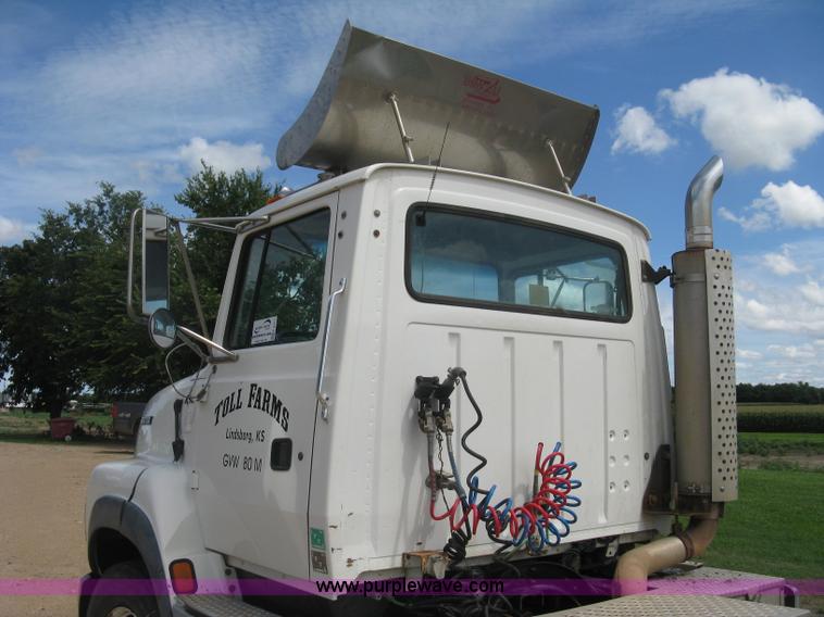 image for item K8717 1997 Ford LTA9000 AeroMax 106 semi truck