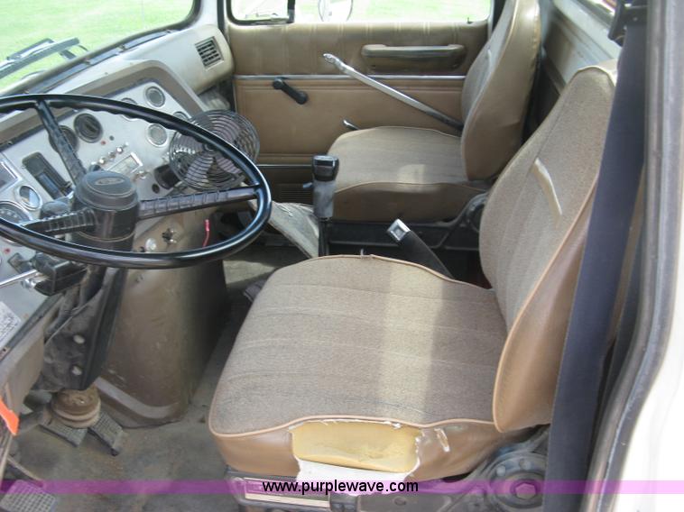 image for item K8717 1997 Ford LTA9000 AeroMax 106 semi truck