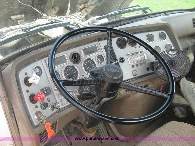 image for item K8717 1997 Ford LTA9000 AeroMax 106 semi truck