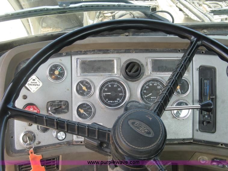 image for item K8717 1997 Ford LTA9000 AeroMax 106 semi truck