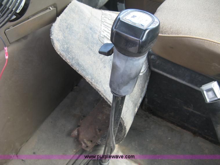 image for item K8717 1997 Ford LTA9000 AeroMax 106 semi truck