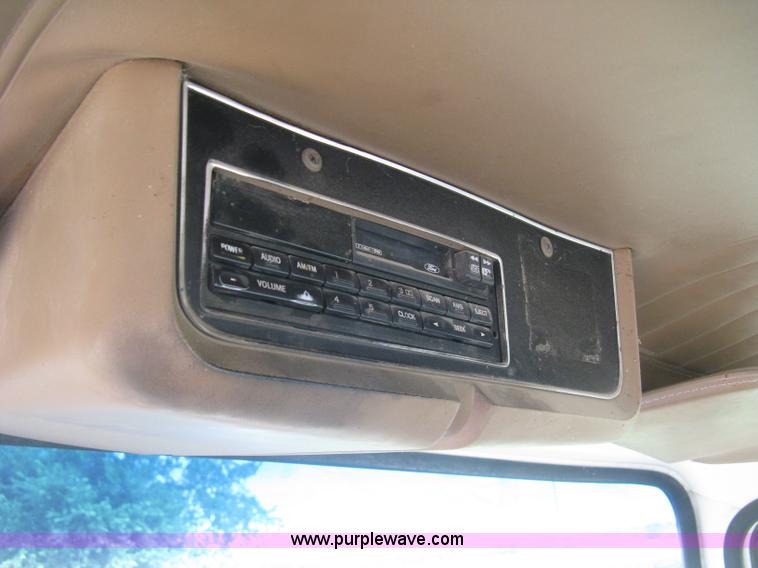 image for item K8717 1997 Ford LTA9000 AeroMax 106 semi truck