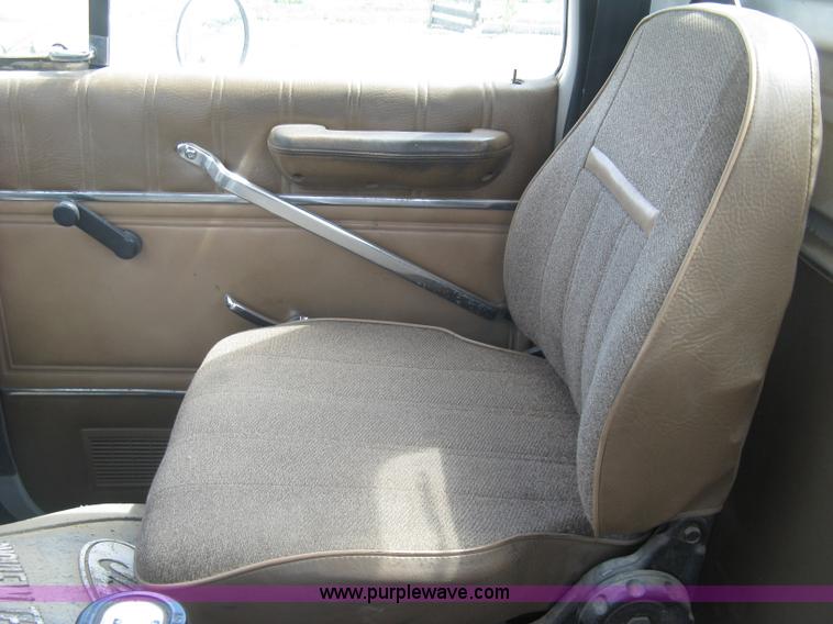 image for item K8717 1997 Ford LTA9000 AeroMax 106 semi truck