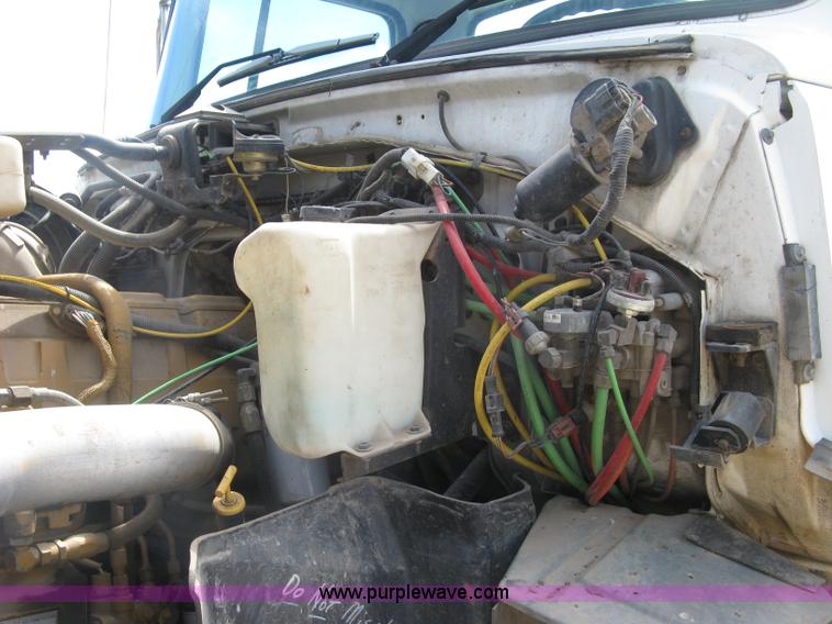 image for item K8717 1997 Ford LTA9000 AeroMax 106 semi truck