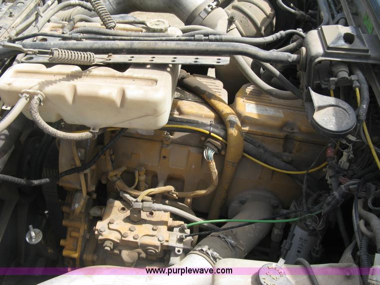 image for item K8717 1997 Ford LTA9000 AeroMax 106 semi truck