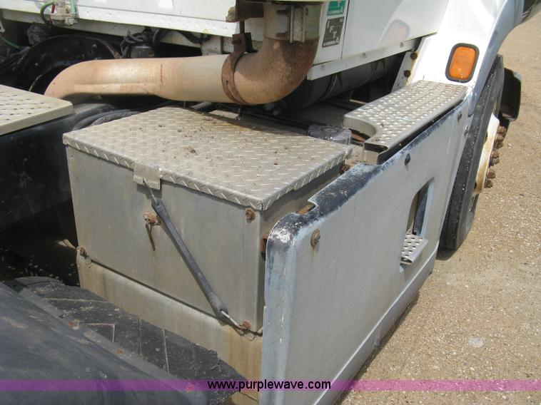 image for item K8717 1997 Ford LTA9000 AeroMax 106 semi truck