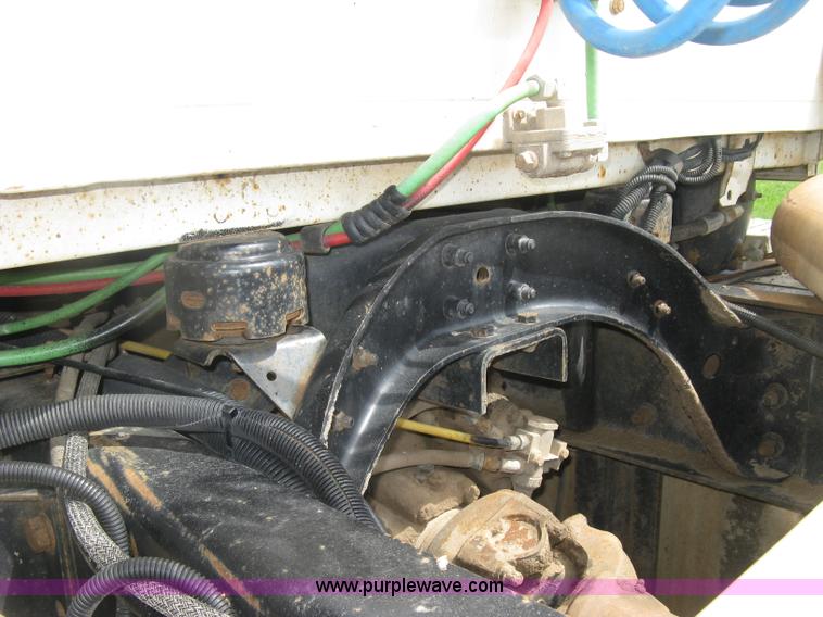 image for item K8717 1997 Ford LTA9000 AeroMax 106 semi truck