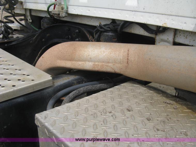 image for item K8717 1997 Ford LTA9000 AeroMax 106 semi truck