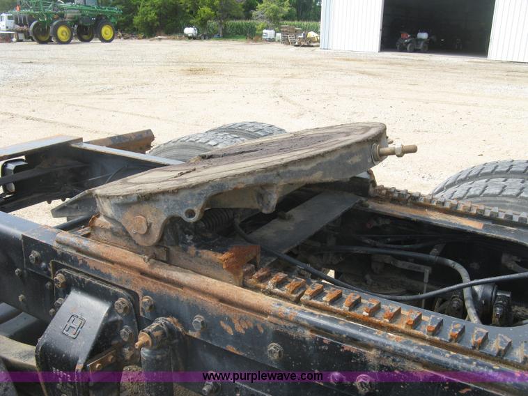 image for item K8717 1997 Ford LTA9000 AeroMax 106 semi truck