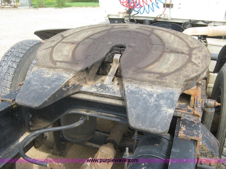 image for item K8717 1997 Ford LTA9000 AeroMax 106 semi truck