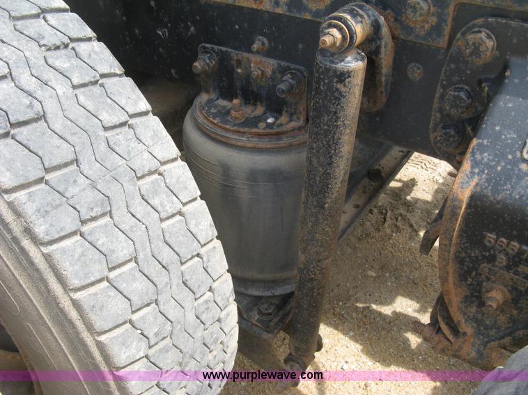 image for item K8717 1997 Ford LTA9000 AeroMax 106 semi truck