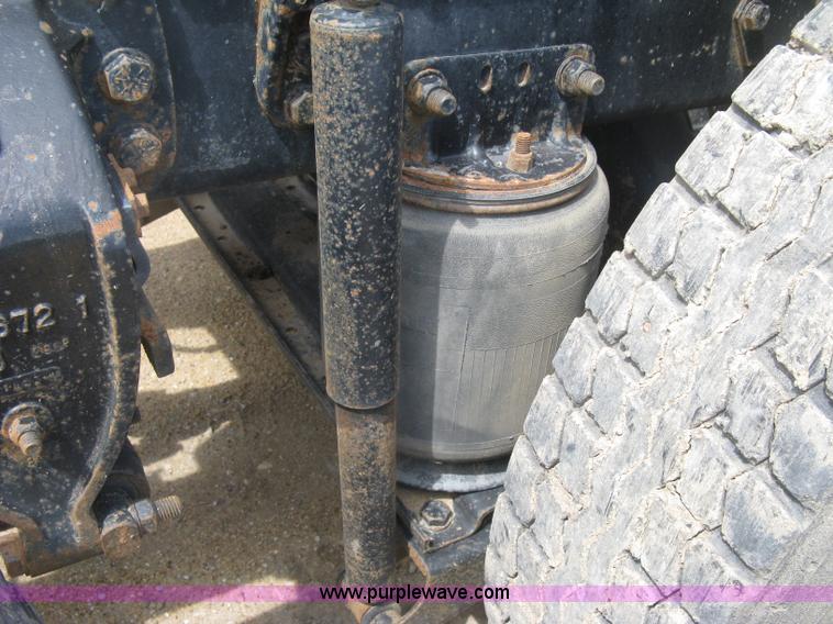 image for item K8717 1997 Ford LTA9000 AeroMax 106 semi truck