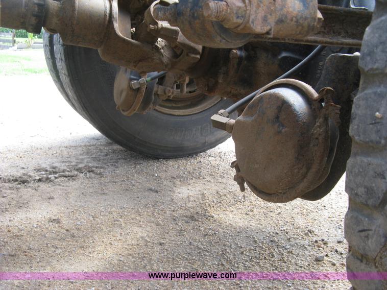 image for item K8717 1997 Ford LTA9000 AeroMax 106 semi truck