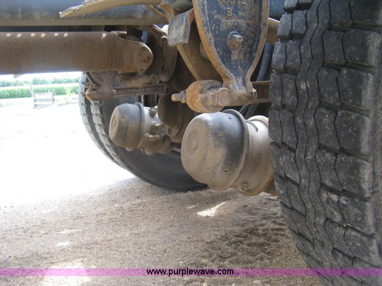 image for item K8717 1997 Ford LTA9000 AeroMax 106 semi truck