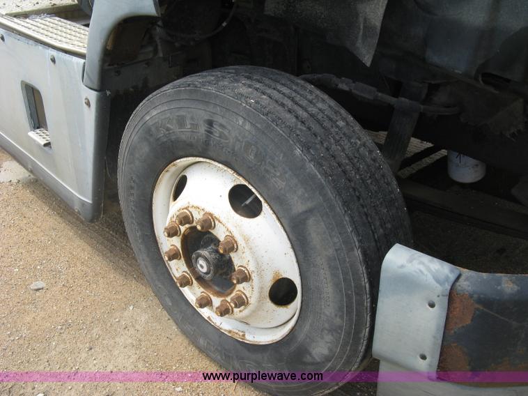 image for item K8717 1997 Ford LTA9000 AeroMax 106 semi truck