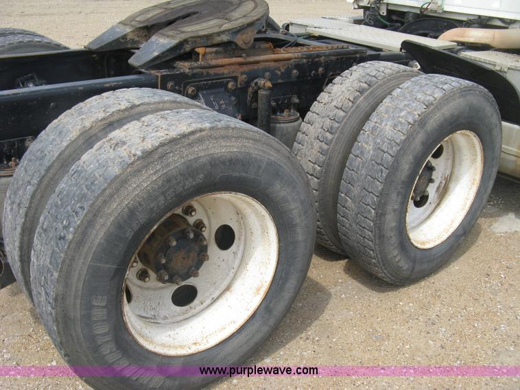 image for item K8717 1997 Ford LTA9000 AeroMax 106 semi truck