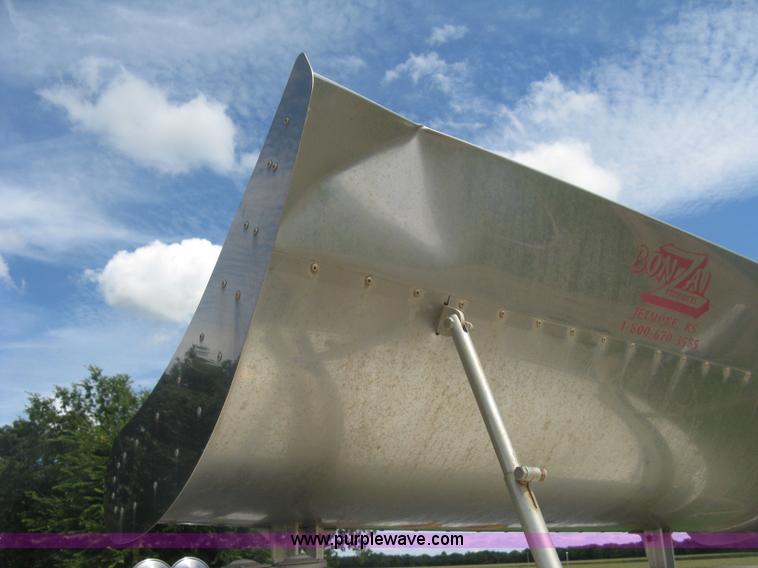 image for item K8717 1997 Ford LTA9000 AeroMax 106 semi truck