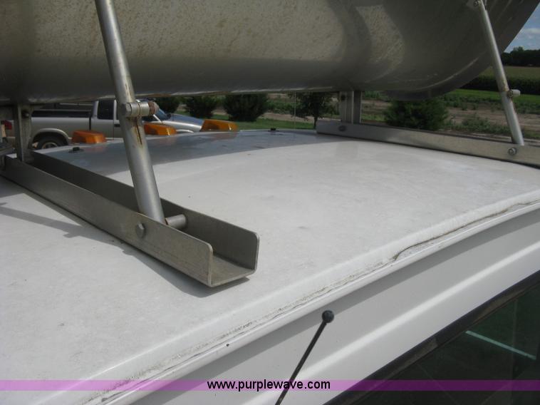 image for item K8717 1997 Ford LTA9000 AeroMax 106 semi truck