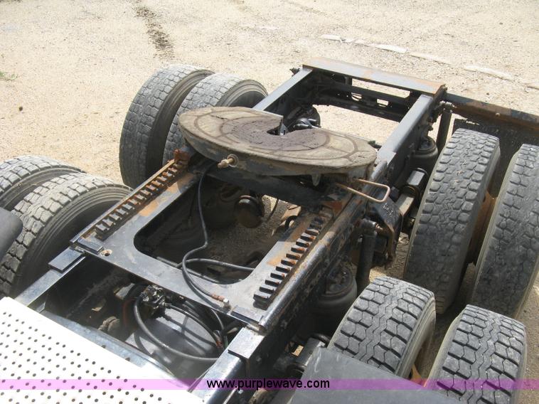 image for item K8717 1997 Ford LTA9000 AeroMax 106 semi truck