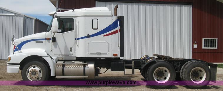 image for item K8718 2000 International 9200i semi truck