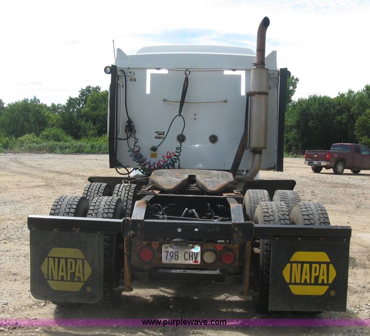 image for item K8718 2000 International 9200i semi truck