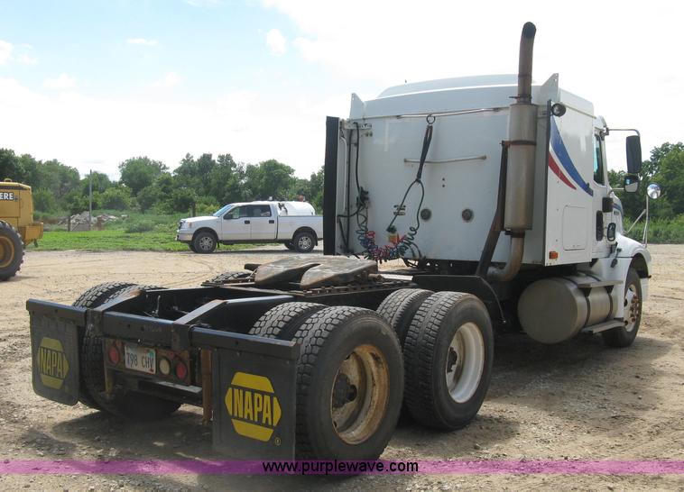 image for item K8718 2000 International 9200i semi truck