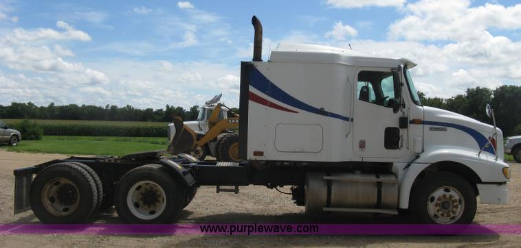 image for item K8718 2000 International 9200i semi truck