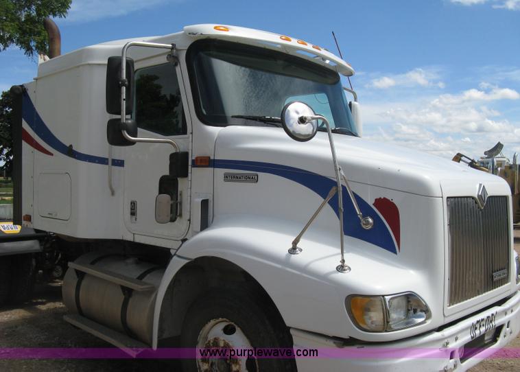 image for item K8718 2000 International 9200i semi truck
