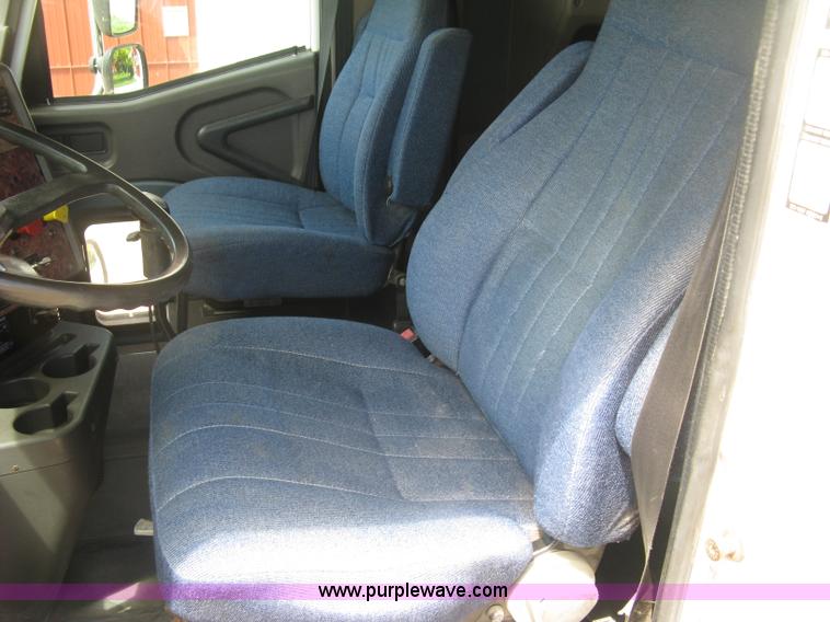 image for item K8718 2000 International 9200i semi truck