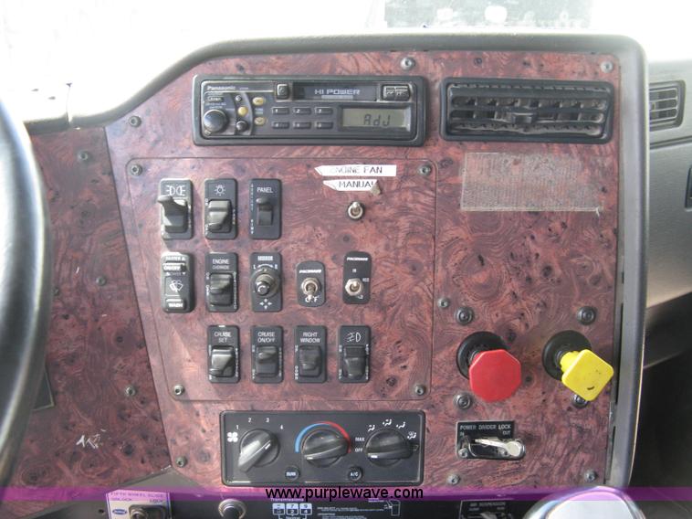 image for item K8718 2000 International 9200i semi truck