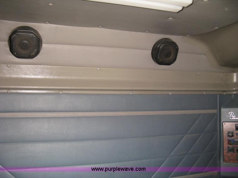 image for item K8718 2000 International 9200i semi truck