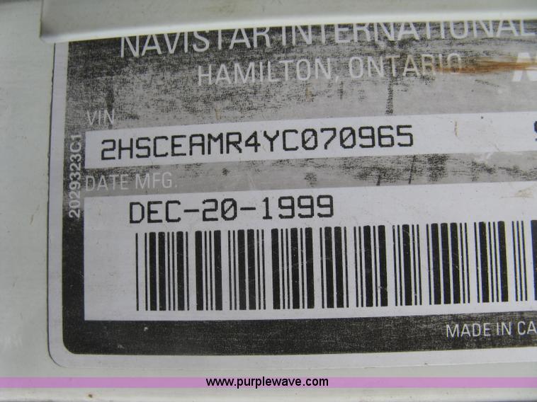 image for item K8718 2000 International 9200i semi truck