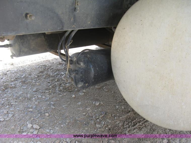 image for item K8718 2000 International 9200i semi truck