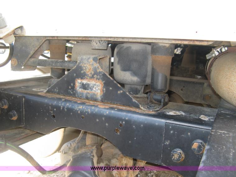 image for item K8718 2000 International 9200i semi truck