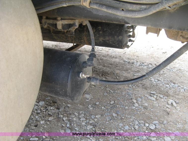 image for item K8718 2000 International 9200i semi truck